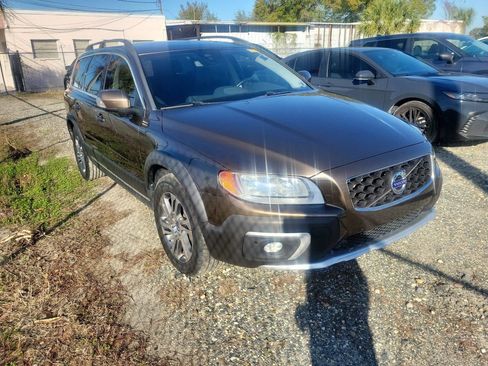 Used 2015 Volvo XC70 T5 Premier w/ Proximity Package image 2
