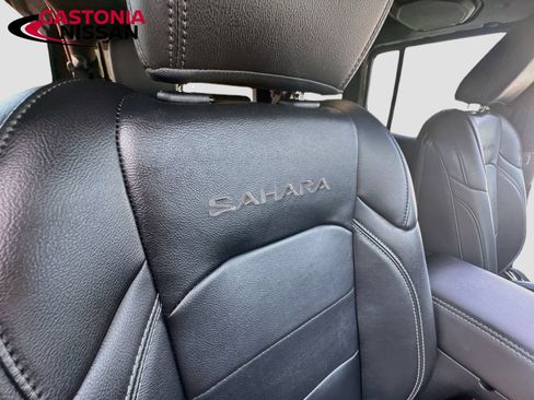 Used 2023 Jeep Wrangler Unlimited Sahara AWD/4WD image 35