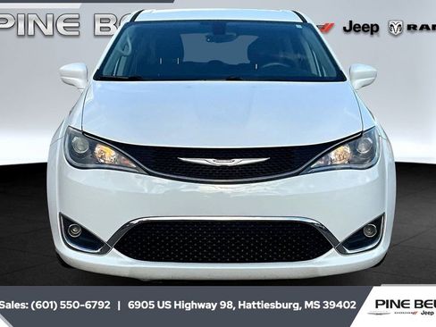 Used 2019 Chrysler Pacifica Touring Plus image 3