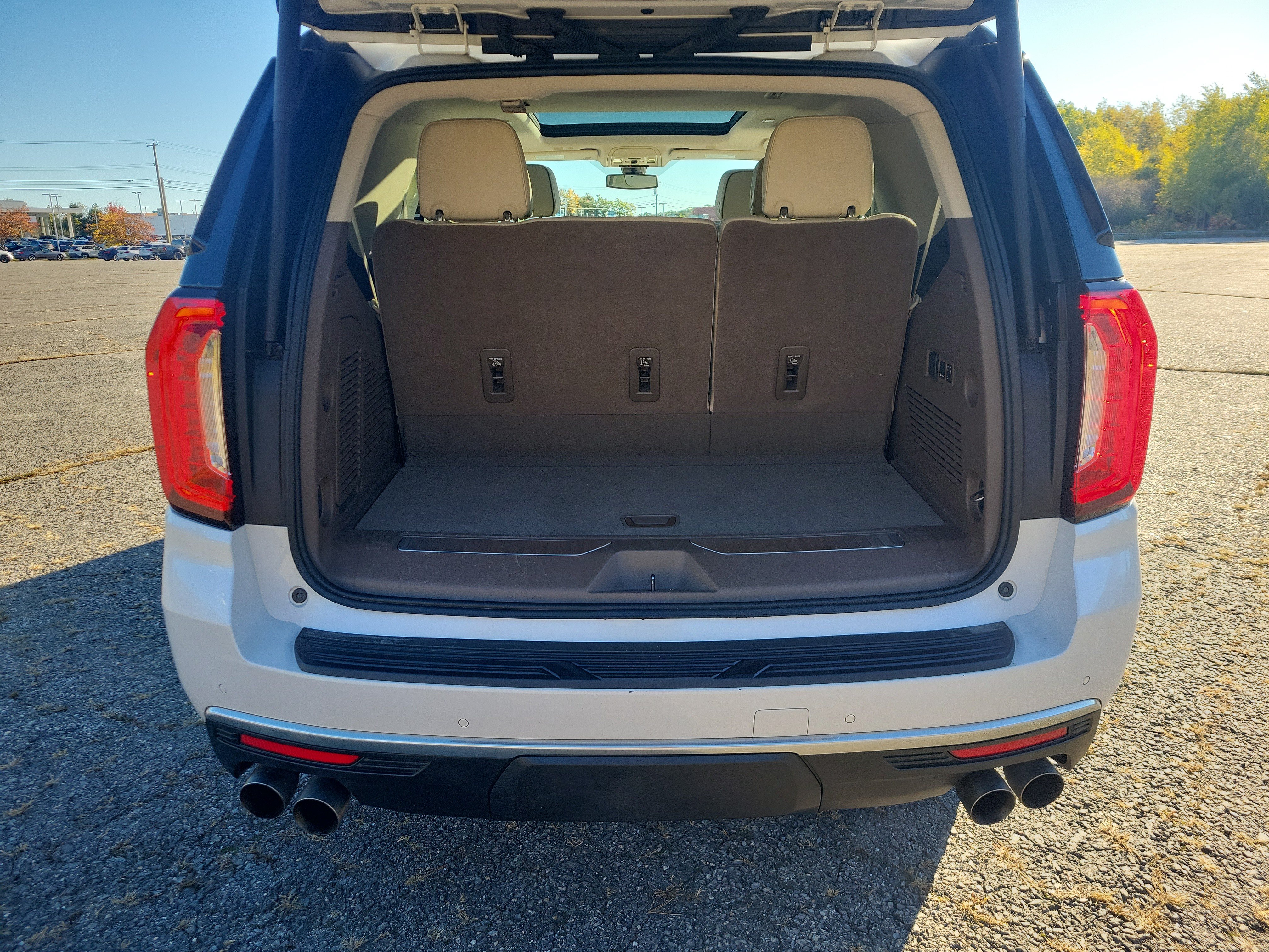Used 2022 GMC Yukon Denali AWD/4WD image 18
