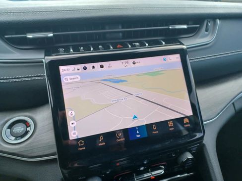 Used 2023 Jeep Grand Cherokee Limited image 10