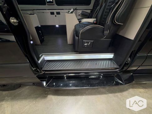 Used 2018 Mercedes-Benz Sprinter 2500 image 15