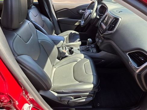 Used 2020 Jeep Cherokee Latitude Plus w/ Comfort/Convenience Group AWD/4WD image 15