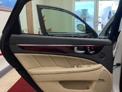 Used 2012 Hyundai Equus Signature image 12