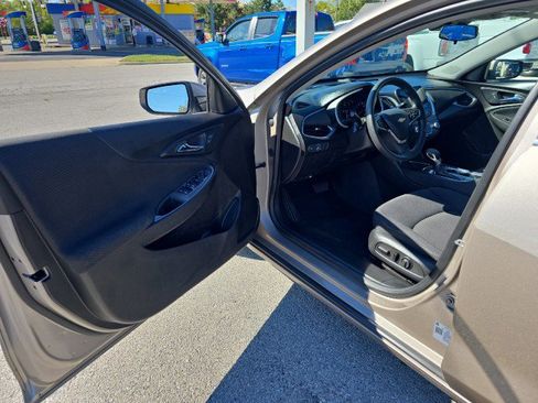 Used 2023 Chevrolet Malibu LT image 14