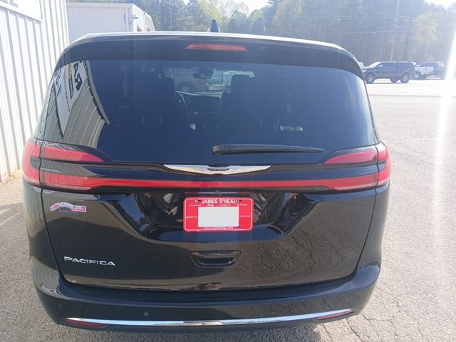 Used 2025 Chrysler Pacifica Select FWD image 4