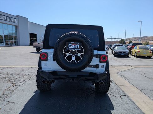 Used 2021 Jeep Wrangler Rubicon AWD/4WD image 4