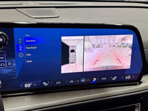 New 2025 Chevrolet Traverse LT w/ Enhanced Driving Package image 15