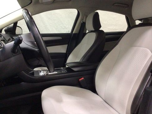 Used 2020 Ford Fusion SE w/ Equipment Group 151A image 10