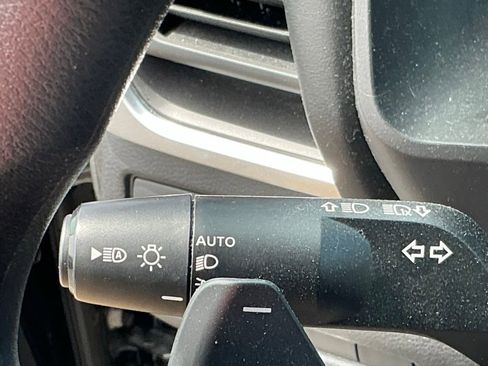Used 2023 Nissan Rogue S FWD image 17