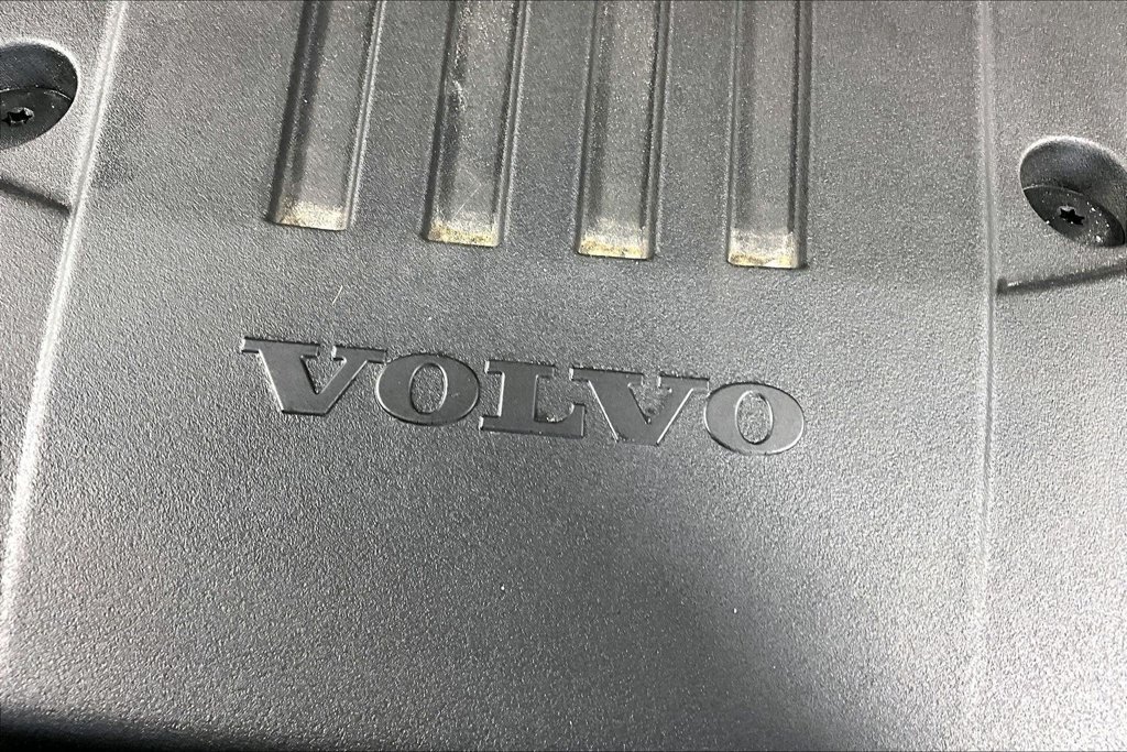 Used 2024 Volvo XC60 B5 Plus w/ Protection Package Premier AWD/4WD image 31