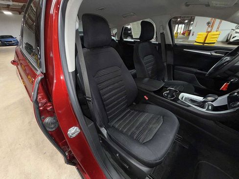 Used 2016 Ford Fusion SE image 16