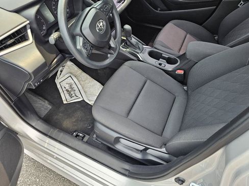 Used 2025 Toyota Corolla LE FWD image 9