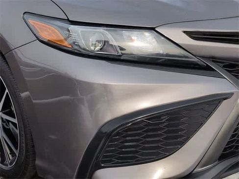 Used 2023 Toyota Camry SE image 11