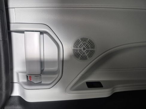 New 2026 Toyota Sienna LE FWD image 33