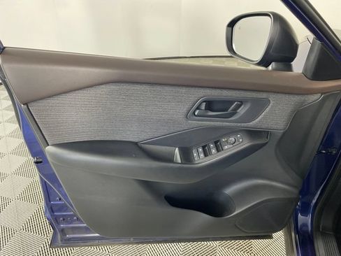 Used 2023 Nissan Rogue S AWD/4WD image 11