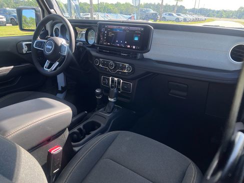 Certified 2025 Jeep Wrangler Unlimited Sahara AWD/4WD image 14