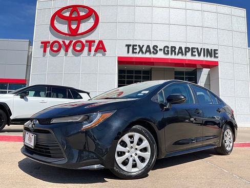 Used 2025 Toyota Corolla LE image 2