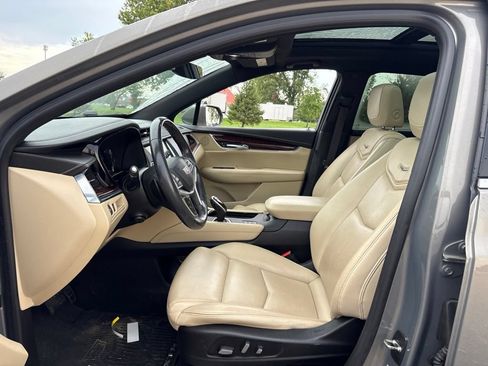 Used 2018 Cadillac XT5 Luxury w/ Driver Awareness Package AWD/4WD image 17