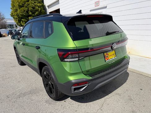 New 2026 Volkswagen Taos SE FWD image 4