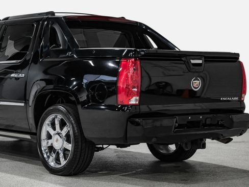 Used 2013 Cadillac Escalade EXT Premium AWD/4WD image 13