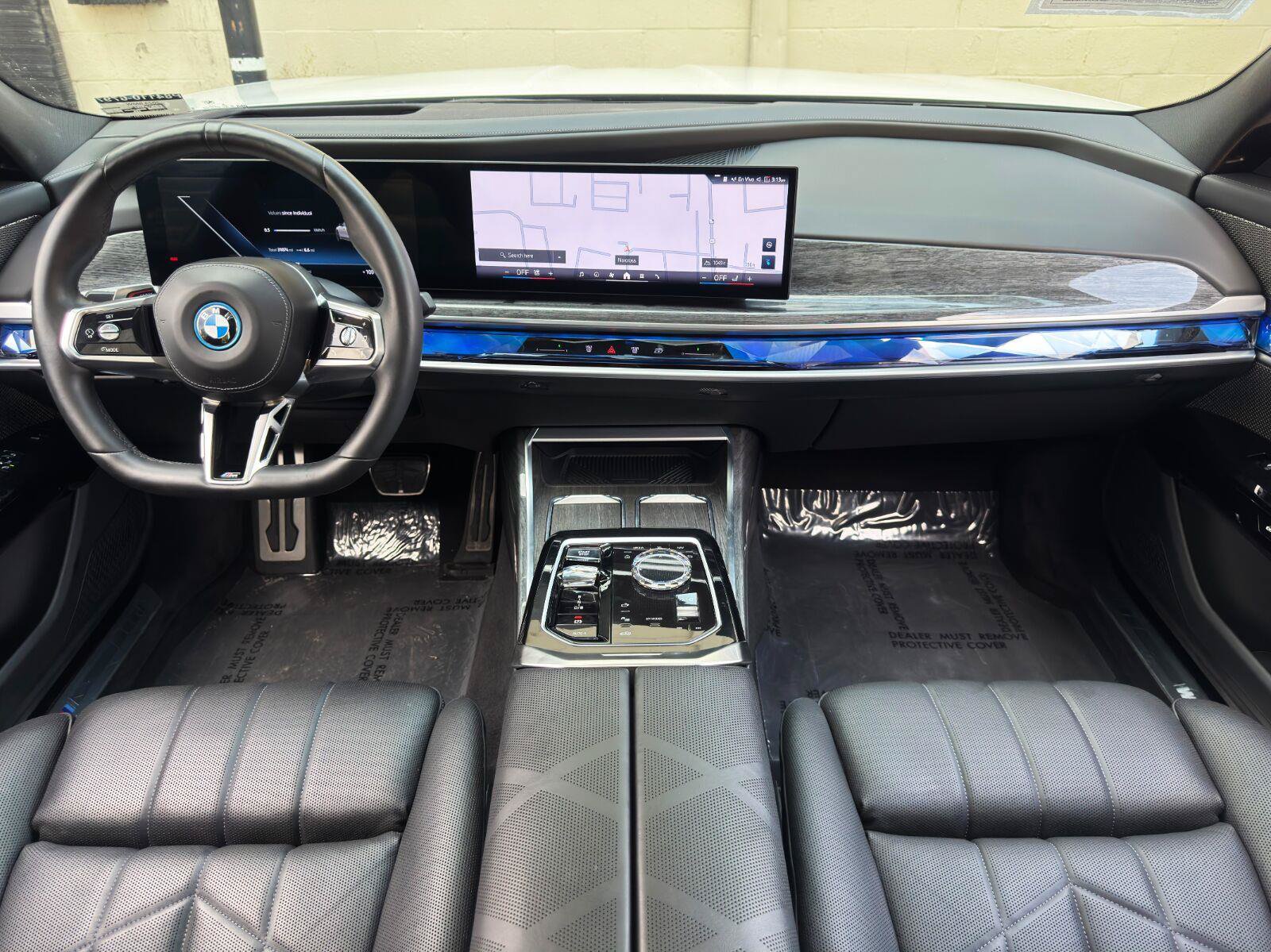 Used 2024 BMW i7 xDrive60 w/ Premium Package AWD/4WD image 12