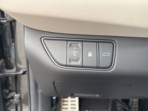 Used 2023 Genesis G70 3.3T w/ Sport Advanced Package image 39