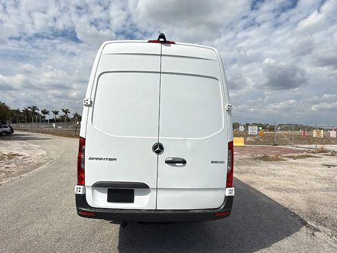Used 2021 Mercedes-Benz Sprinter 3500 image 5