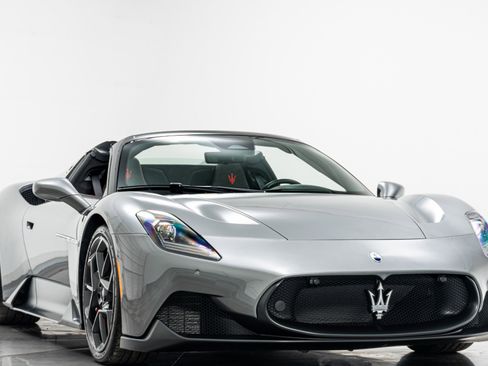 Used 2023 Maserati MC20 Cielo -351 Miles, Lightweight image 3