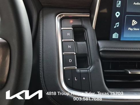Used 2023 Chevrolet Suburban Z71 w/ Luxury Package AWD/4WD image 41