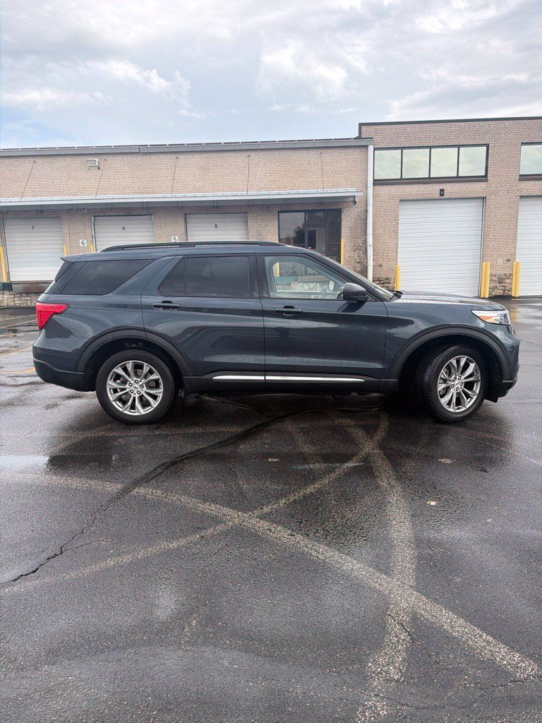 Used 2022 Ford Explorer XLT w/ Equipment Group 202A AWD/4WD image 5