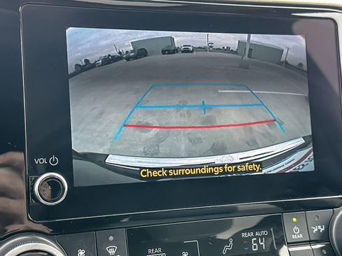 Used 2023 Toyota Highlander XLE image 19