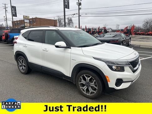 Certified 2022 Kia Seltos EX image 1