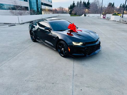 Used 2017 Chevrolet Camaro SS image 16