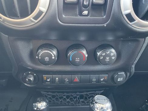 Used 2018 Jeep Wrangler Unlimited Sahara w/ Connectivity Group image 14