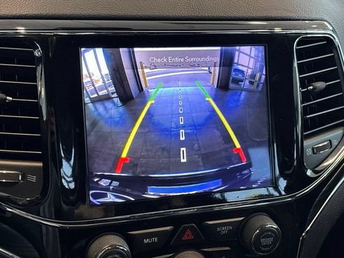 Used 2019 Jeep Grand Cherokee Limited RWD image 31