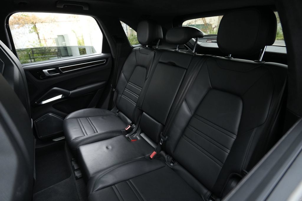 Used 2019 Porsche Cayenne Turbo AWD/4WD image 30