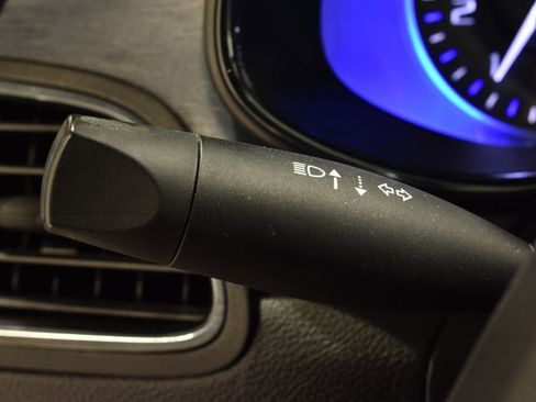 Used 2015 Chrysler 200 S w/ Comfort Group image 16