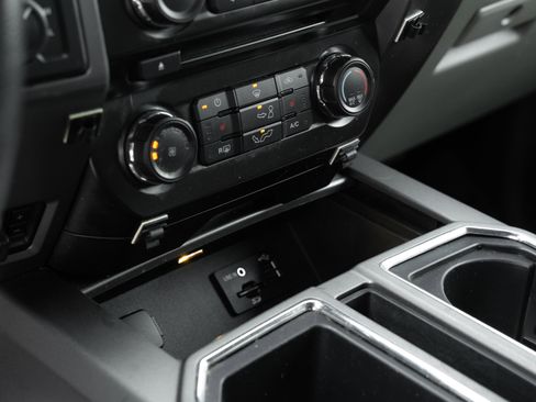 Used 2015 Ford F150 XLT w/ Equipment Group 302A Luxury AWD/4WD image 13