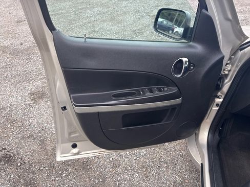 Used 2009 Chevrolet HHR LS FWD image 28