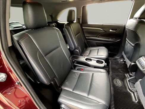 Used 2018 Toyota Highlander Limited AWD/4WD image 25