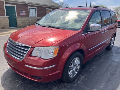 Used 2009 Chrysler Town & Country Limited w/ Entertainment Group #3 FWD image 7