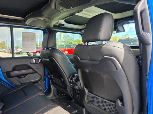 Used 2024 Jeep Wrangler Unlimited Rubicon image 12