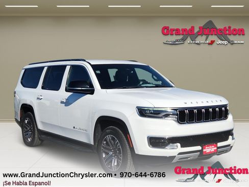 Used 2024 Jeep Wagoneer L Series II w/ Flexible Seating Group AWD/4WD image 1