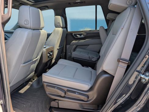 Used 2023 GMC Yukon SLT RWD image 15