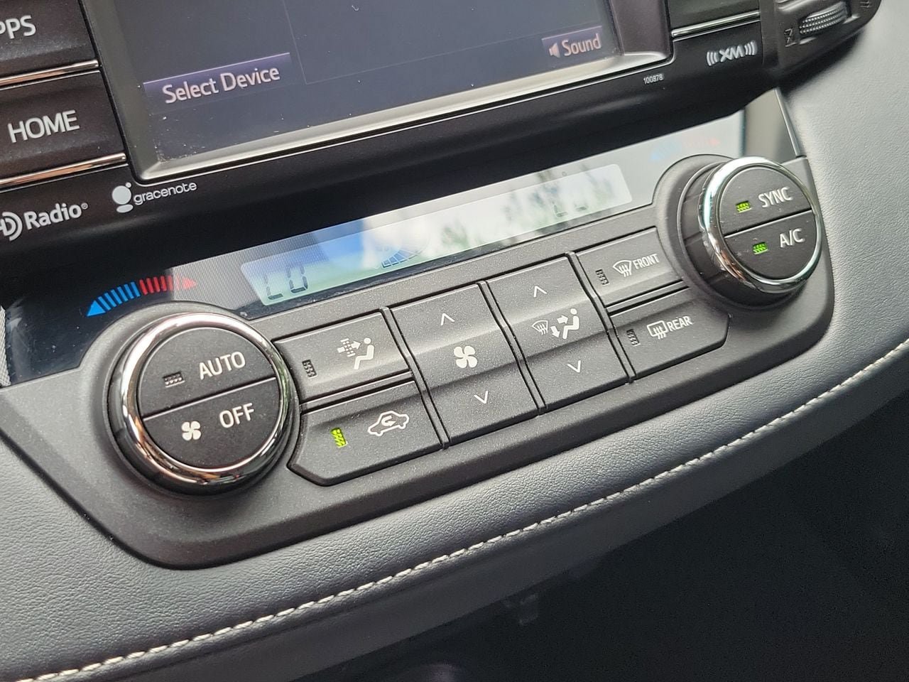 Used 2018 Toyota RAV4 XLE FWD image 26