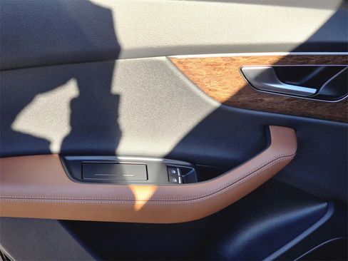 Used 2024 Audi Q8 Premium Plus w/ Premium Plus Package image 10