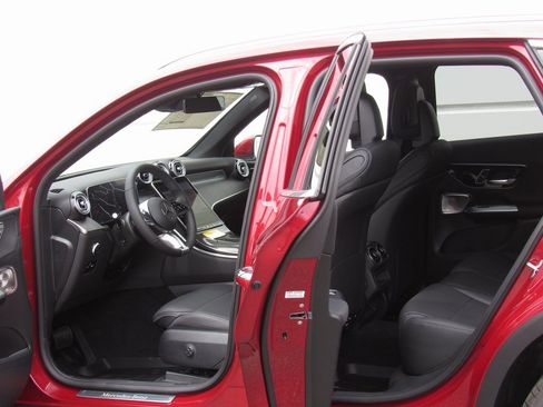 New 2025 Mercedes-Benz GLC 300 4MATIC image 14