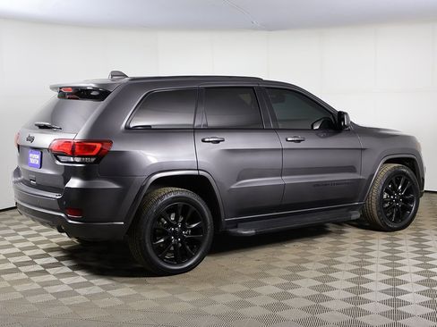 Used 2018 Jeep Grand Cherokee Altitude image 9