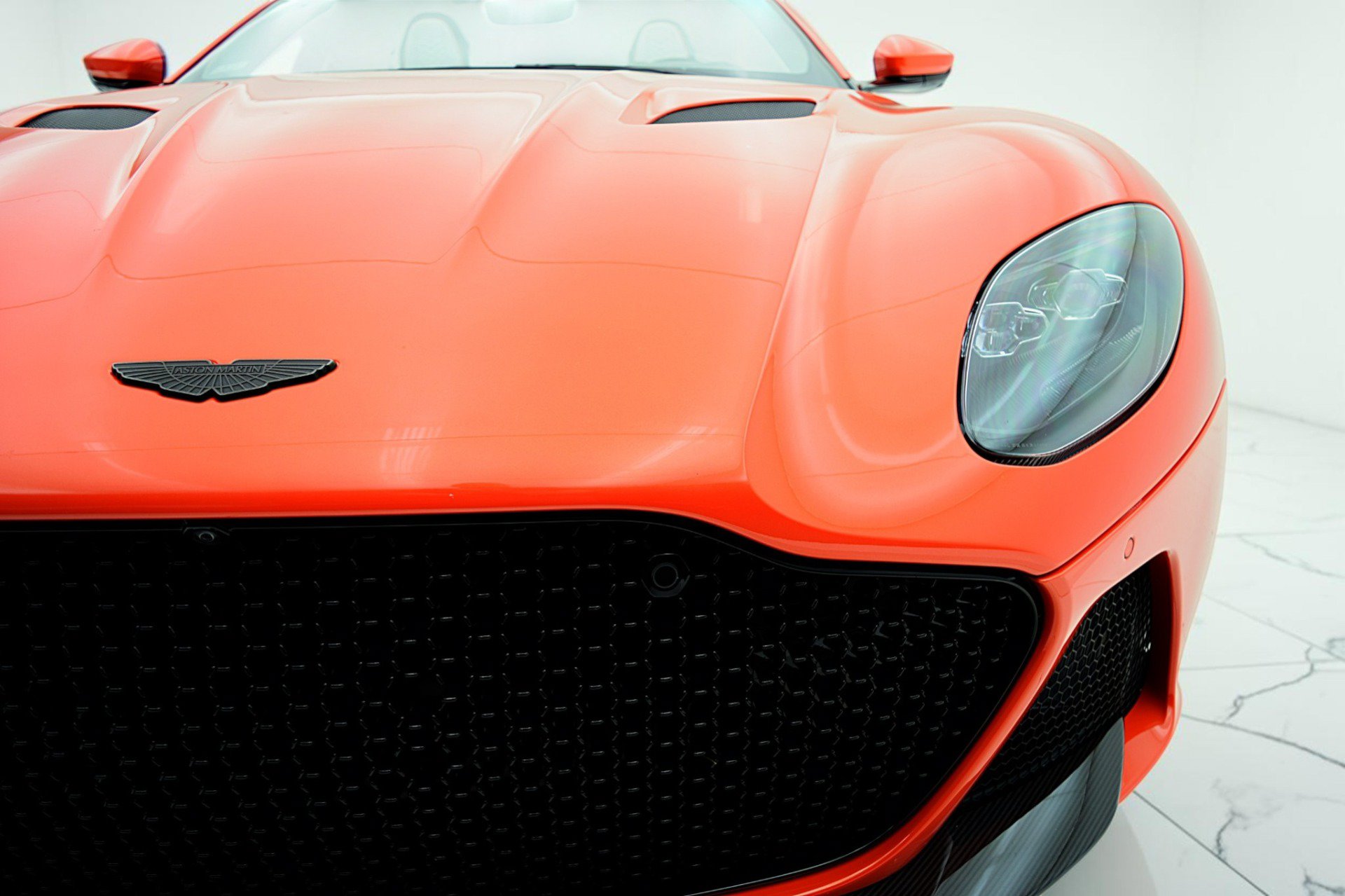 Used 2023 Aston Martin DBS Superleggera Volante RWD image 9